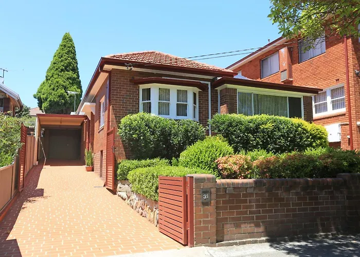 Sydney, Bexley North Holiday Home 3Bedrooms, Free Parking, Close To Train Station And Cbd